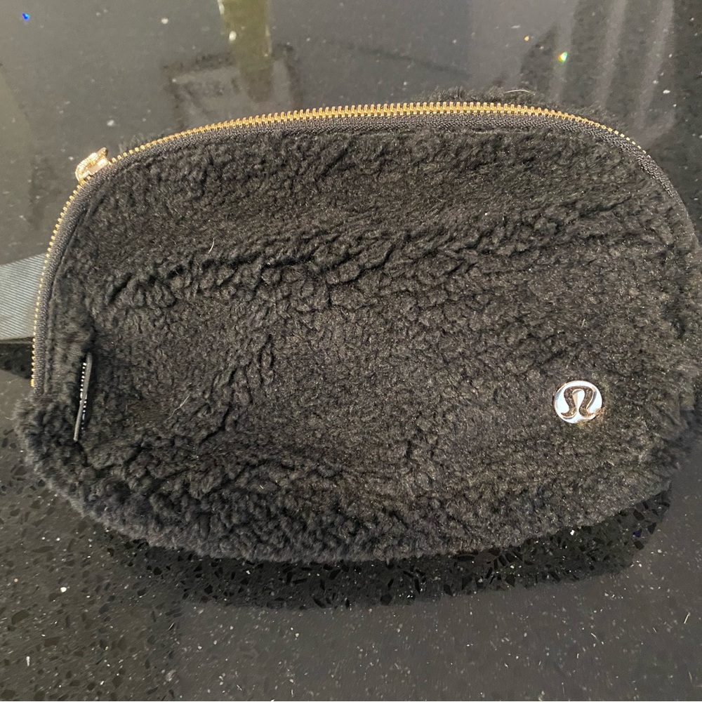 LuLuLemon Black Sherpa Belt Bag